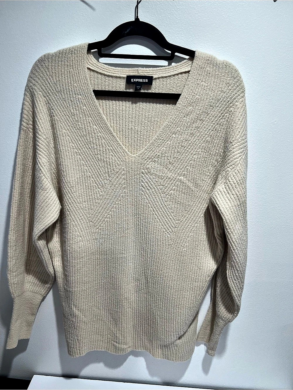 Express V-Neck Sweater in Cream Size Medium Like New
